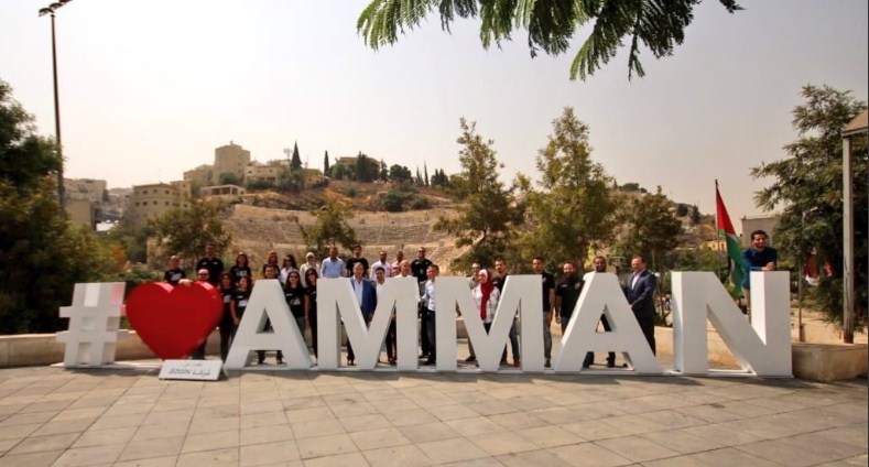 زين تهدي عمّان مجسّما تذكاريا