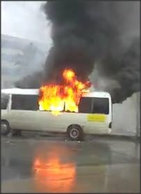 مواطن يحرق «باصه» احتجاجا على مخالفة