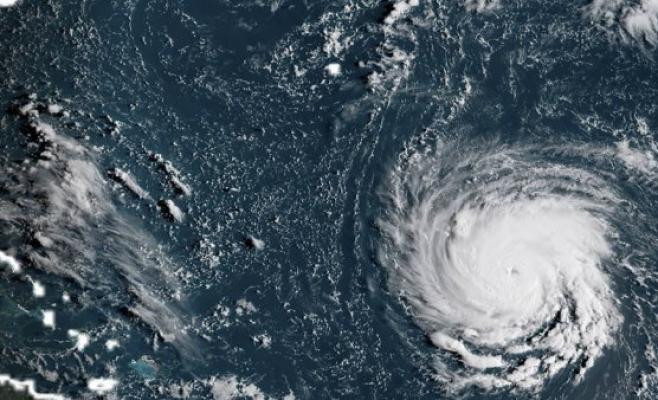 الإعصار فلورنس يضعف ويتراجع إلى الفئة