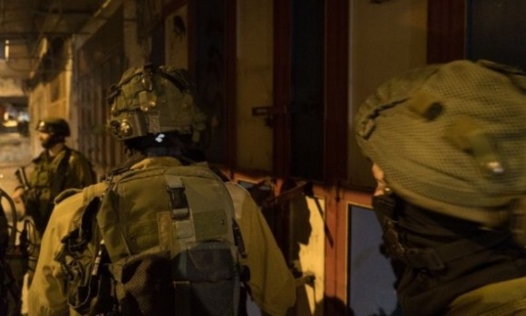 الاحتلال يعتقل 7 مواطنين