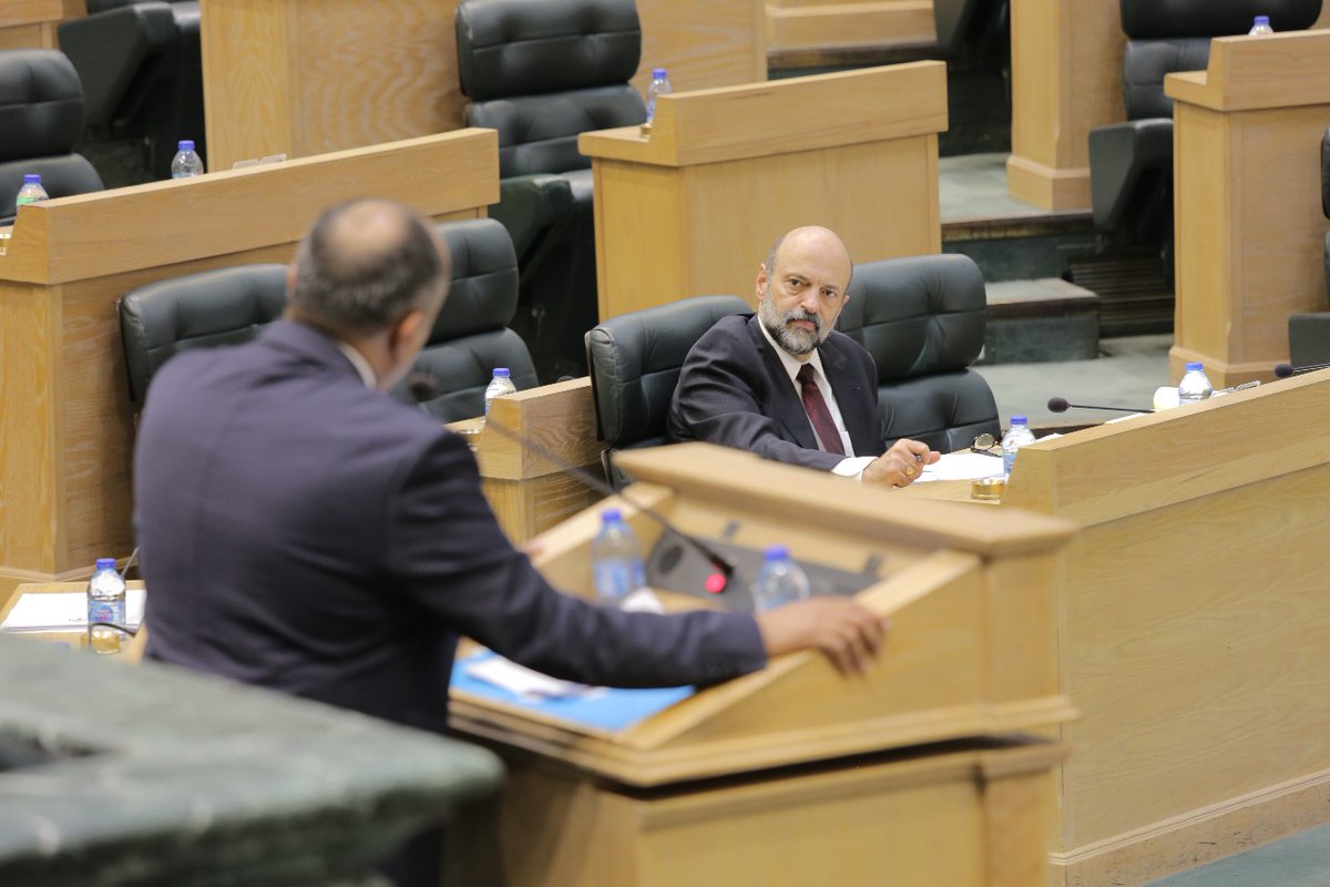 الرزاز: الملك حسم الامر بـ صفقة