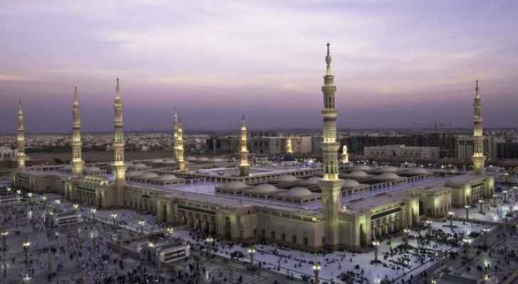 مريض نفسي يطلق النار في ساحة