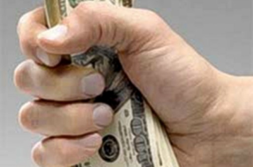 «عالم الاقتصاد» على أثير الإذاعة يناقش