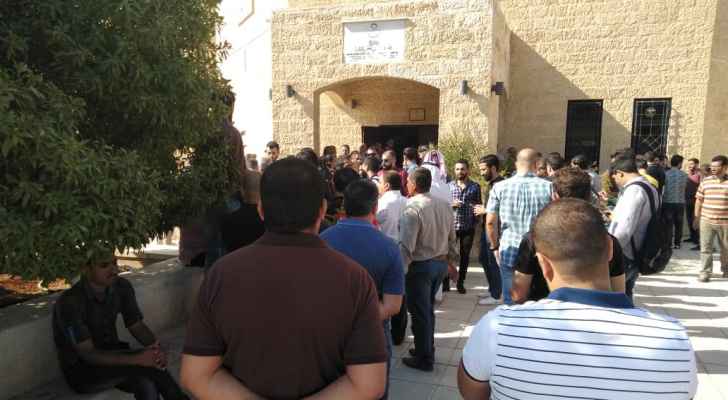 الاحتجاجات تنهي اللقاء الوزاري في الزرقاء