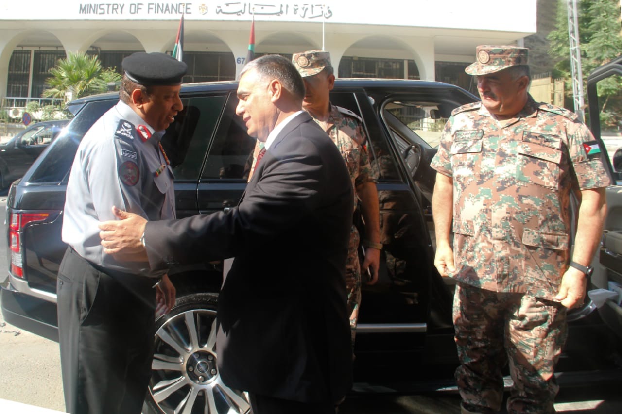 لقاء يجمع وزيري الداخلية والمالية وقائد