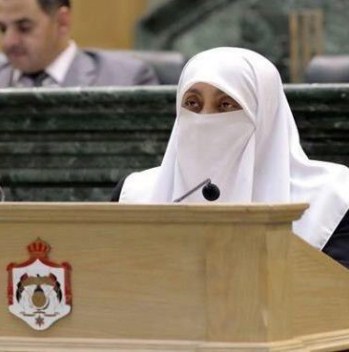 العتوم تقاطع لقاء الفريق الوزراي في