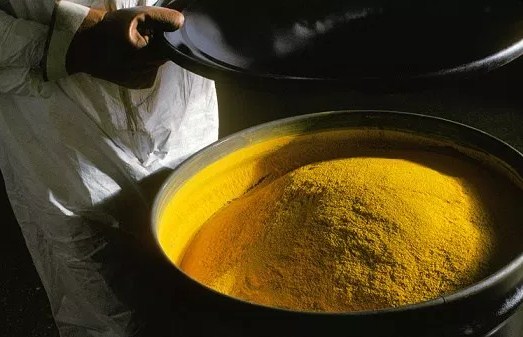 أول مصنع للكعكة الصفراء من اليوروانيوم