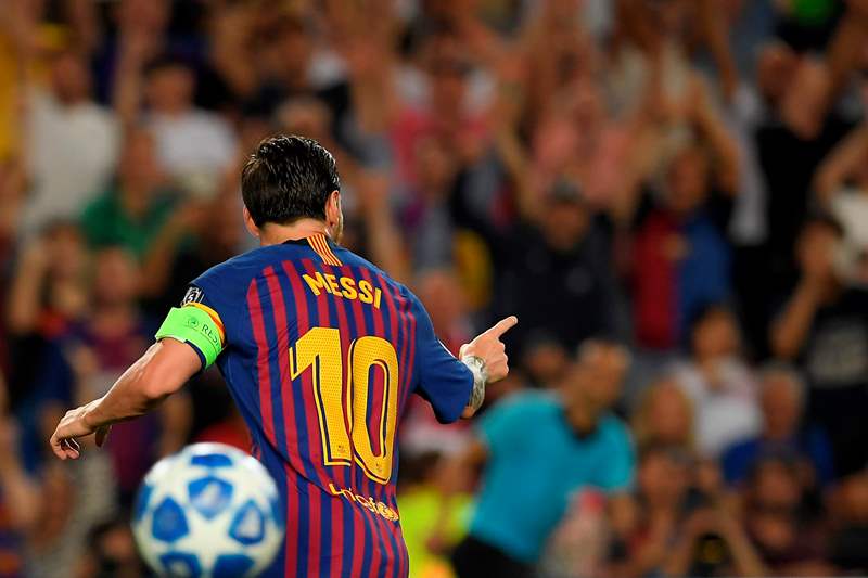 ثلاثية ميسي تقود برشلونة لفوز كبير