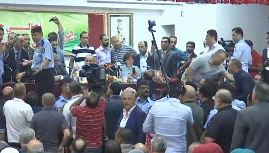 توتر وفوضى في لقاء الفريق الوزاري