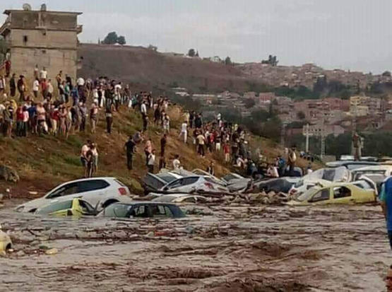 ساعة من الامطار تغرق مدينة جزائرية