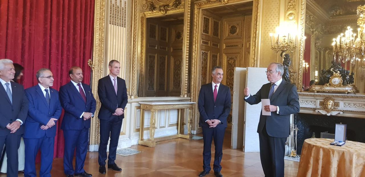 الرئيس الفرنسي يمنح وزير الشباب الأردني