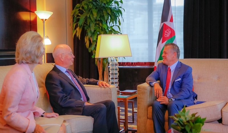 الملك يلتقي رئيس المنتدى الاقتصادي العالمي