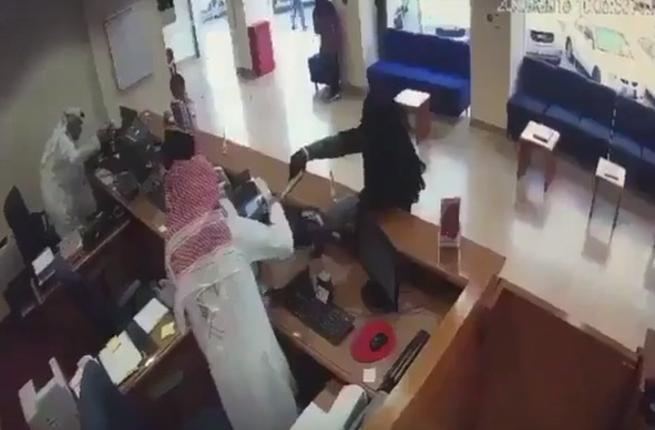 الكويت: منفذ السطو على بنك الخليج