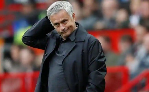 مورينيو يهاجم لاعبي مانشستر يونايتد ويشكك