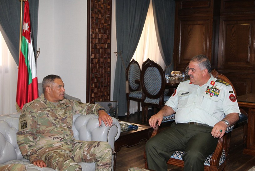 فريحات يستقبل قائد القوات البرية الأميركية