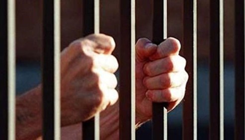 4 مطلوبين بقضية الاعتداء على فاردة