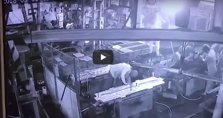 مدير مازح عاملا فقتله (شاهد)