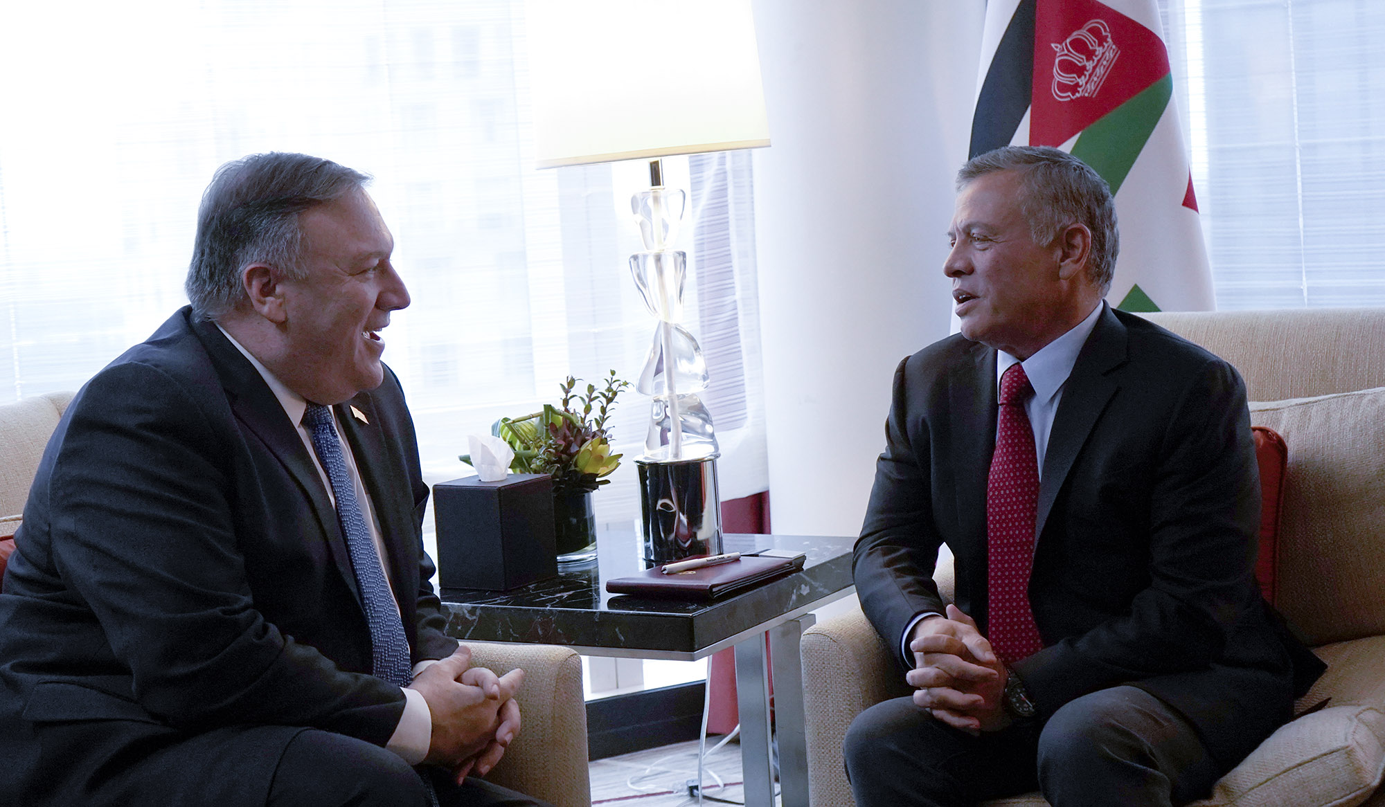 الملك يلتقي وزير الخارجية الأمريكي