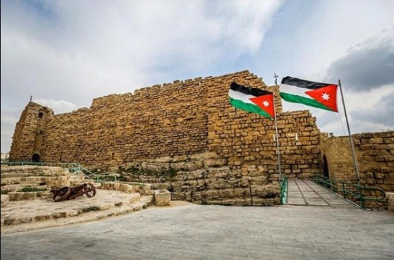 الكرك : عرض مسرحية «تايكي تختار