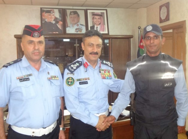 تكريم رقيب السير الذي طالب نائبا