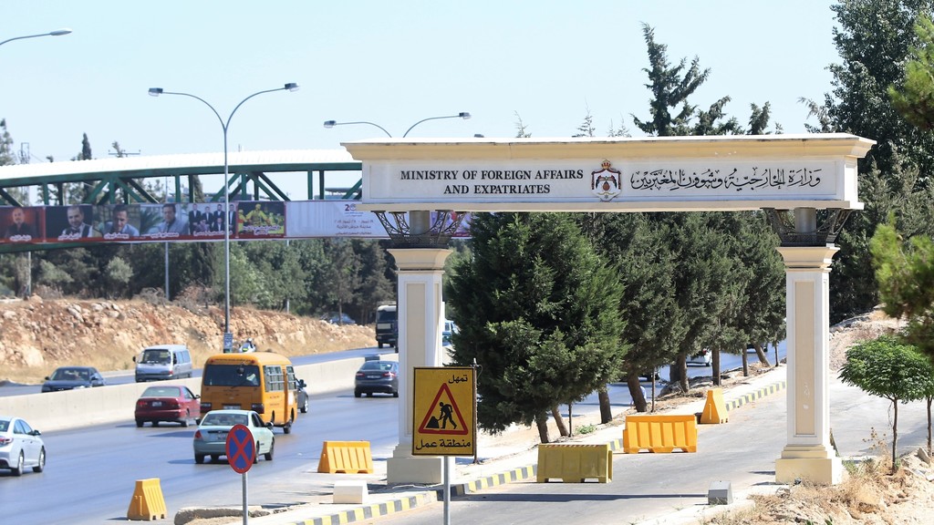 شركة تبحث عن خبراء حشيش لتقييم