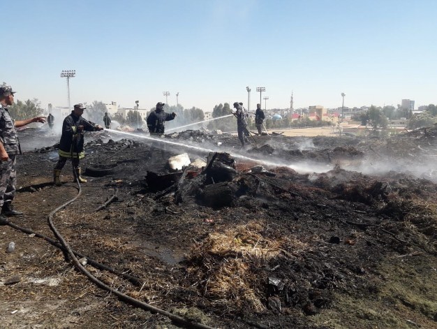 الدفاع المدني يخمد حريق مخلفات وأثاث