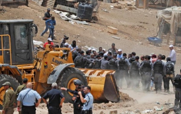 الاتحاد الأوروبي يضغط لمنع هدم قرية