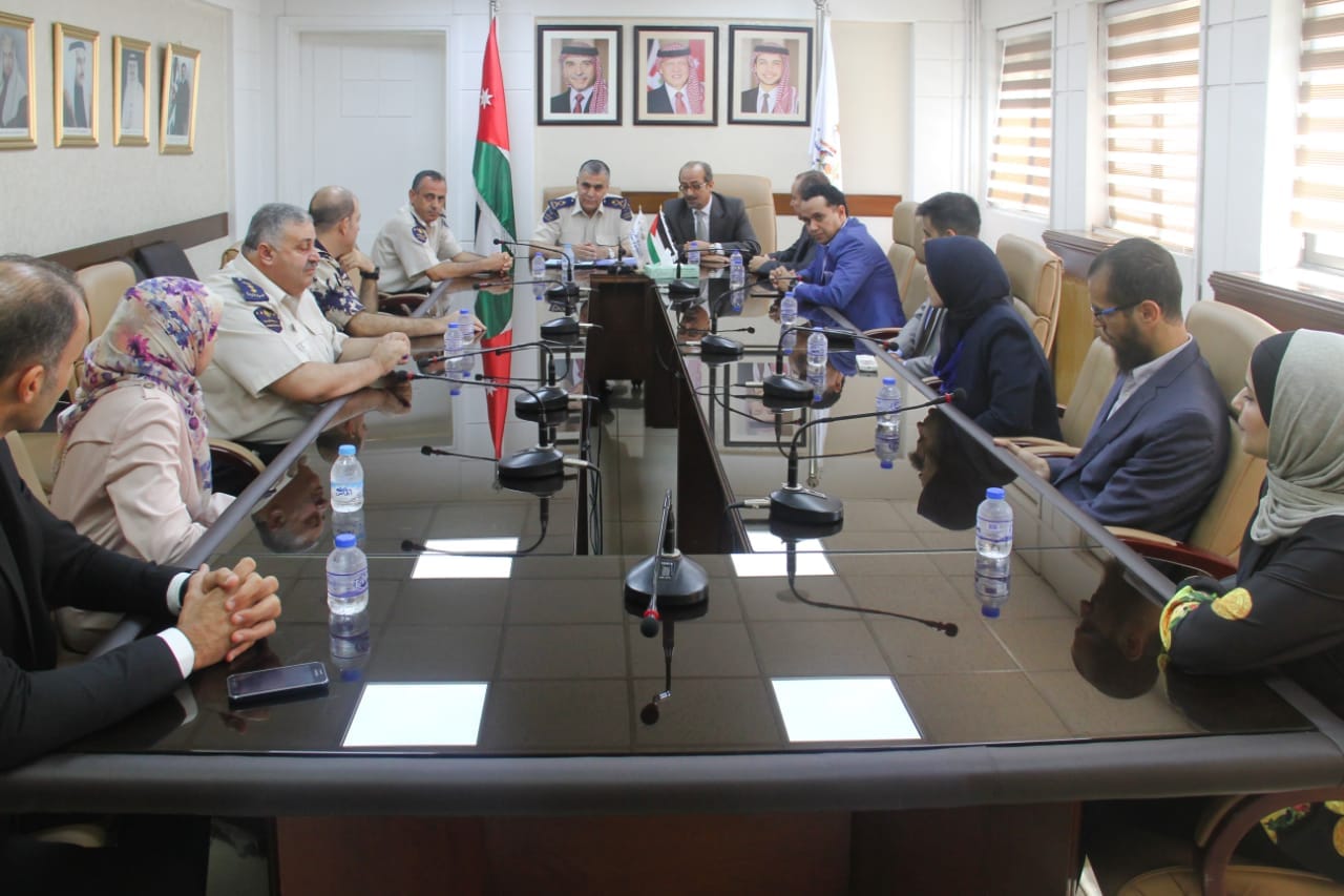 مدير الجمارك يلتقي وفدا من دول