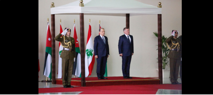 الملك يستقبل الرئيس اللبناني لدى وصوله