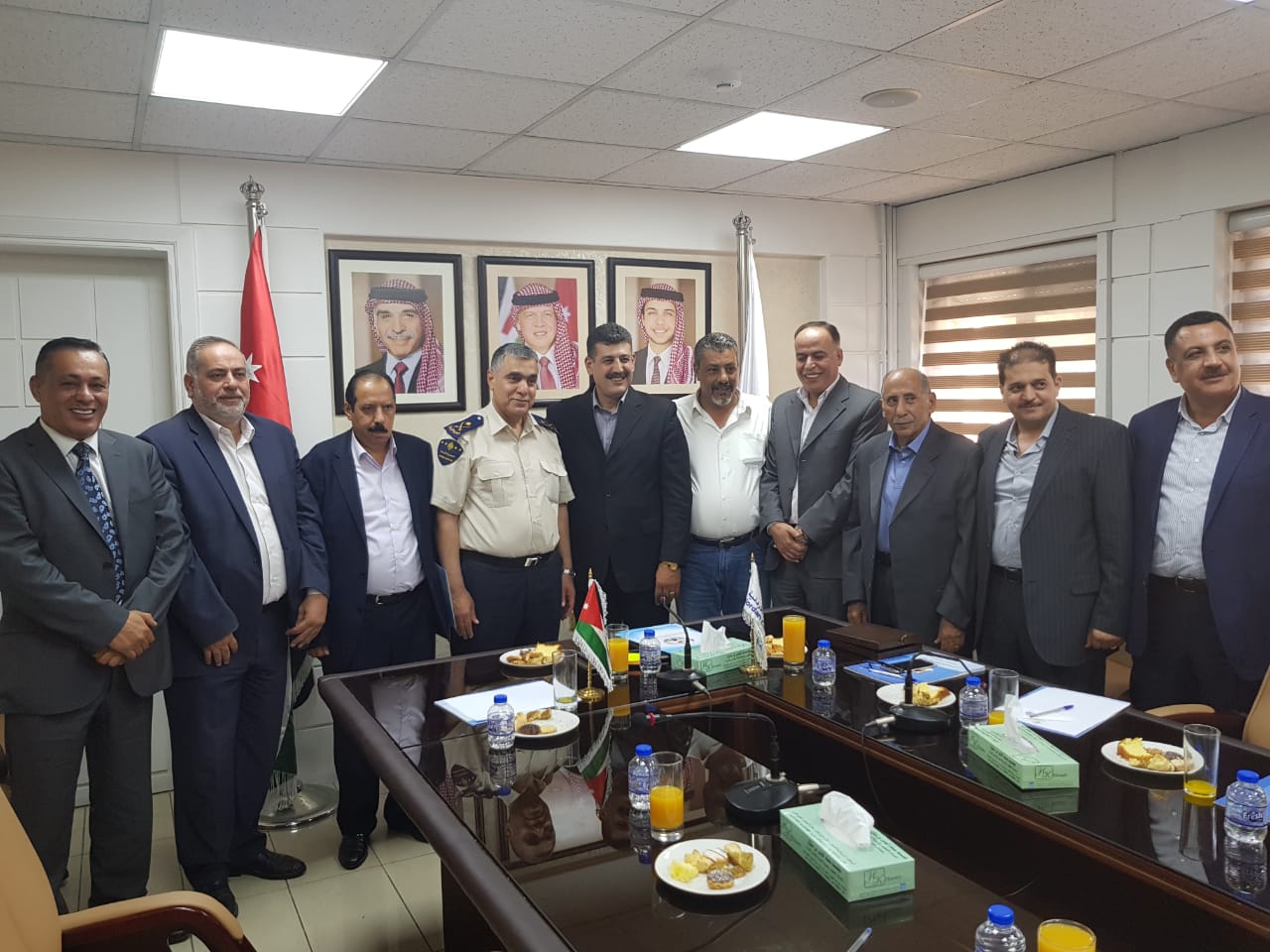 مدير الجمارك يلتقي نقيب وأعضاء أصحاب