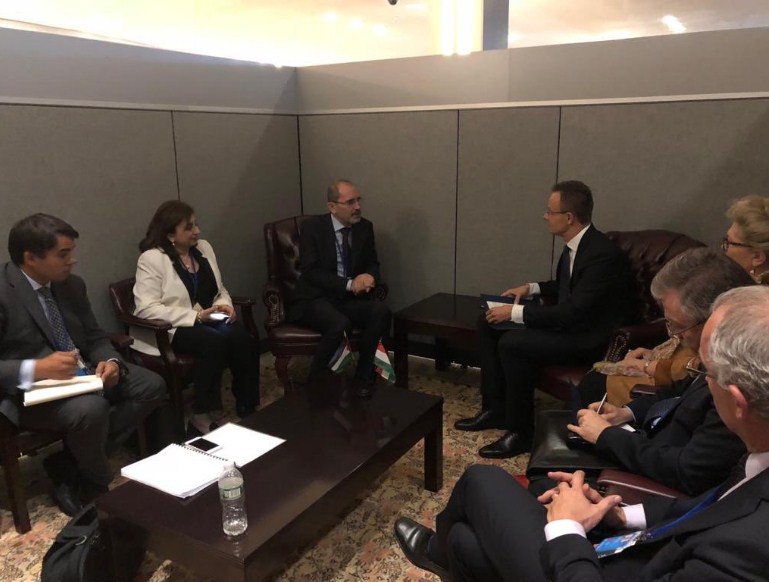 الصفدي يبحث مع نظرائه في نيويورك