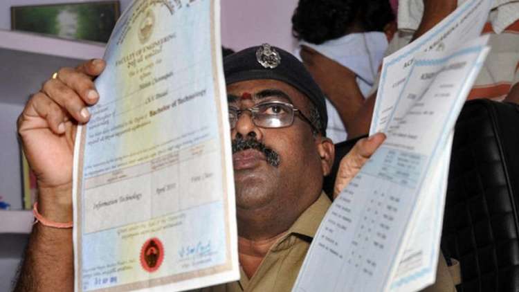 السلطات الباكستانية تعتقل أشهر مزور للشهادات