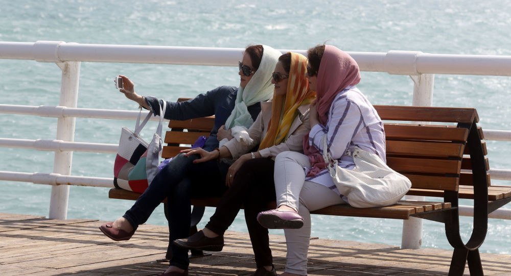 إيرانية شجاعة تنقذ 23 راكبا من