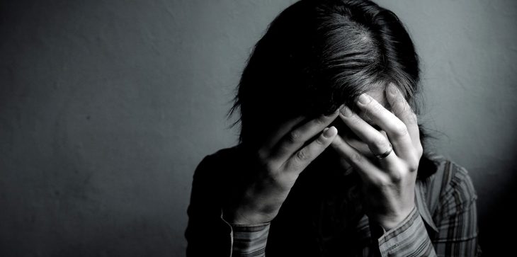 مصري يقتل زوجته ورضيعتها بطريقة بشعة