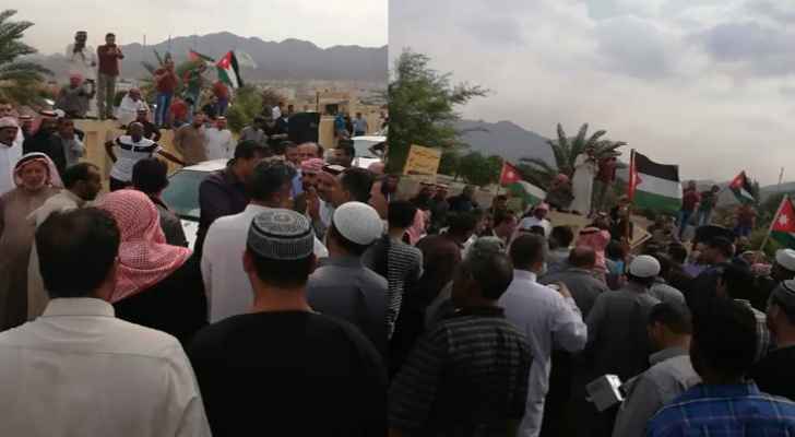 موظفو سكة حديد العقبة يعتصمون أمام