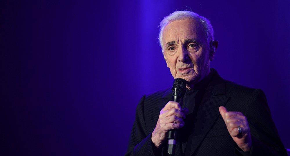 وفاة المغني الفرنسي أزنافور عن 94