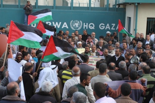 الأونروا تسحب عددا من عامليها في