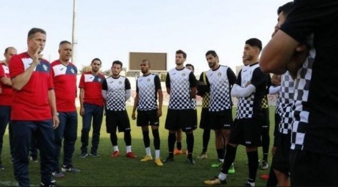 منتخب الكرة يباشر تدريباته استعدادا لمباراتي