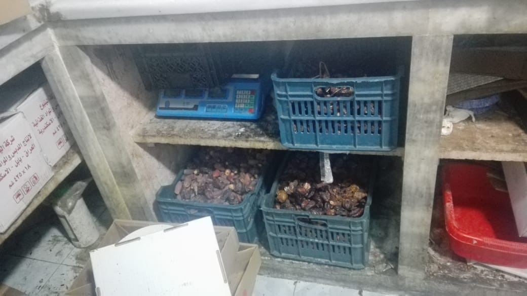 ضبط مستودع لتخزين مواد غذائية غير