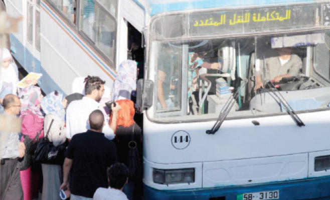 أولياء أمور طلبة يرسلون هذا (الفيديو)