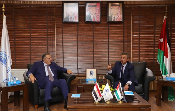 مناقشة سبل تحفيز العلاقات الاقتصادية بين