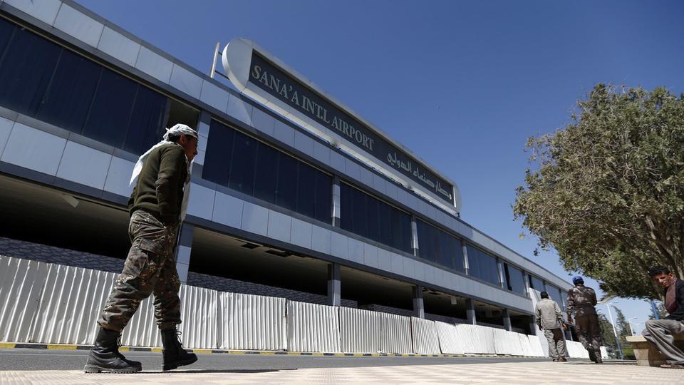 طائرة تقل نجلي صالح تغادر صنعاء