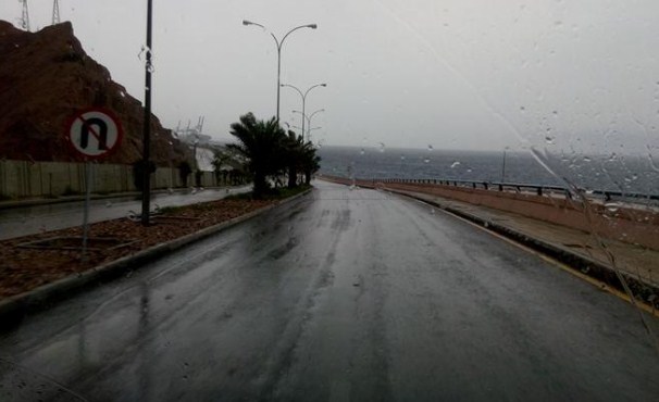 سحب رعدية قوية تترافق بالعواصف الرملية