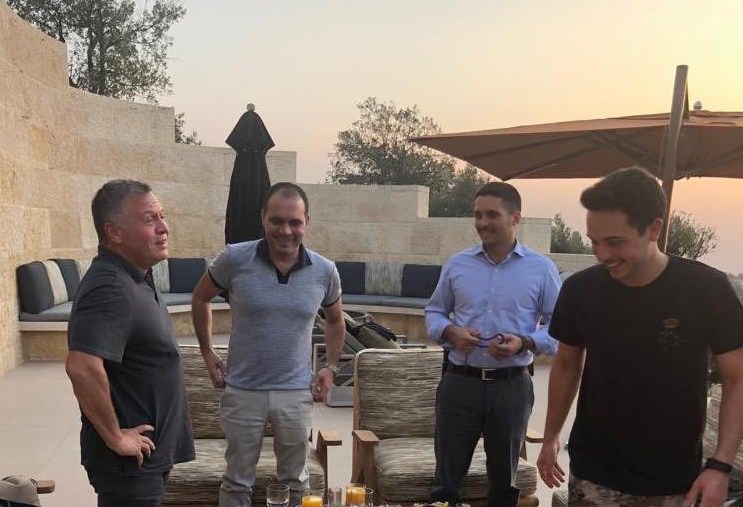 الامير علي يغرد «مع أخواني»