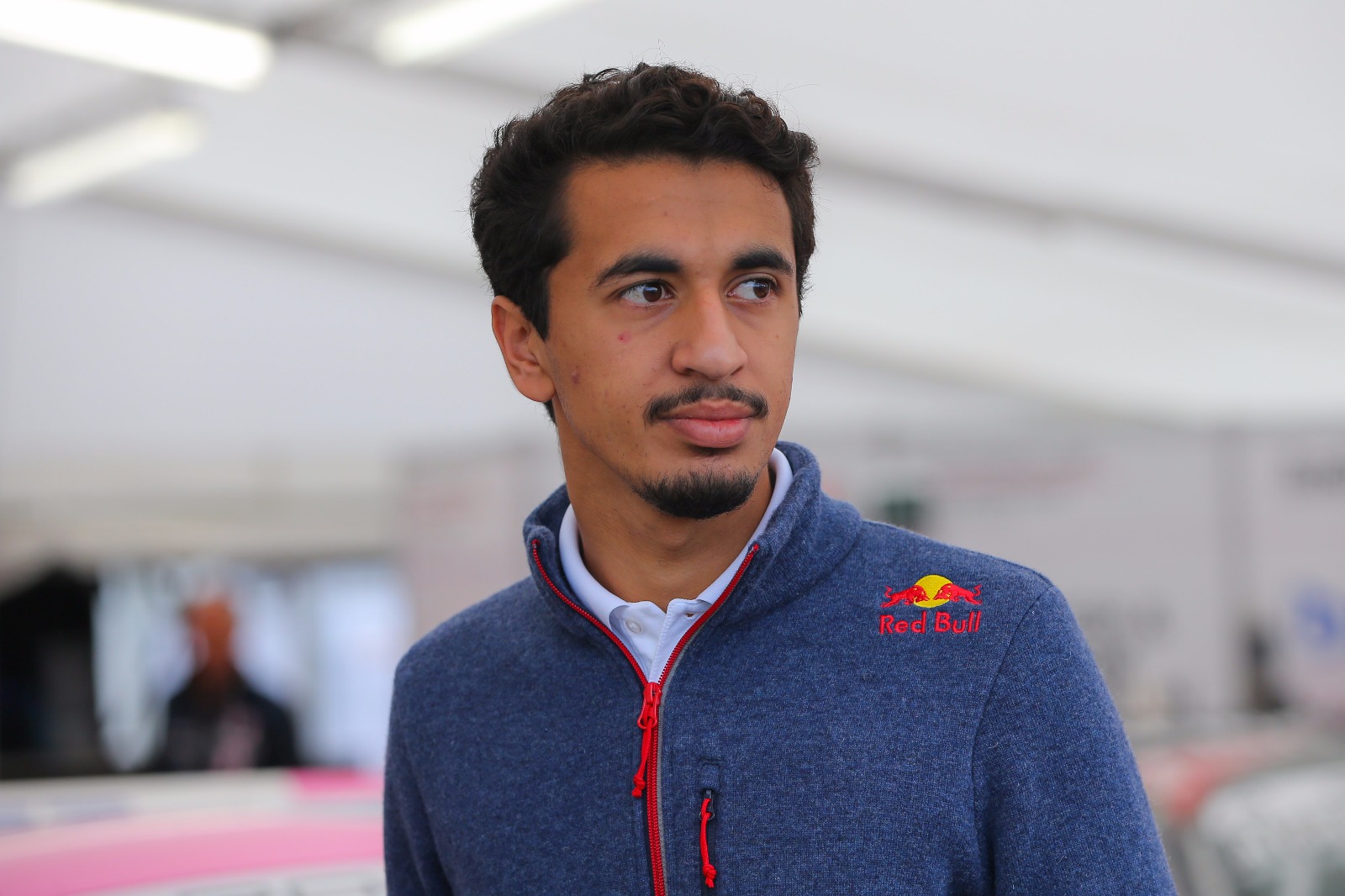 الفيصل الزبير يعقد مؤتمرا صحفيا في