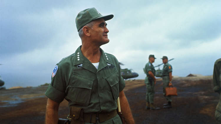 قائد أمريكي خطط لضرب فيتنام بالسلاح