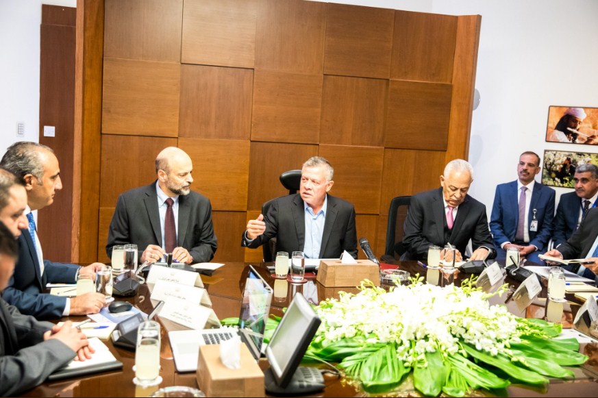 الملك: من حق المواطن الحصول على