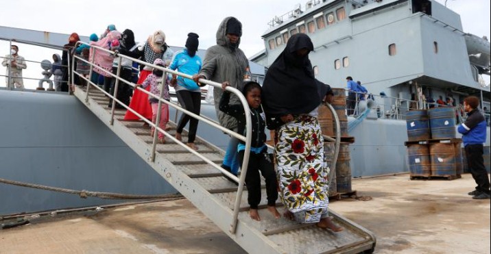 إيطاليا تهدد بإغلاق المطارات في المواجهة