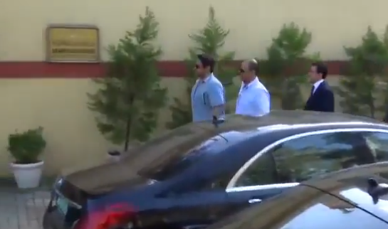 شاهد لحظات دخول ومغادرة الوفد الأمني