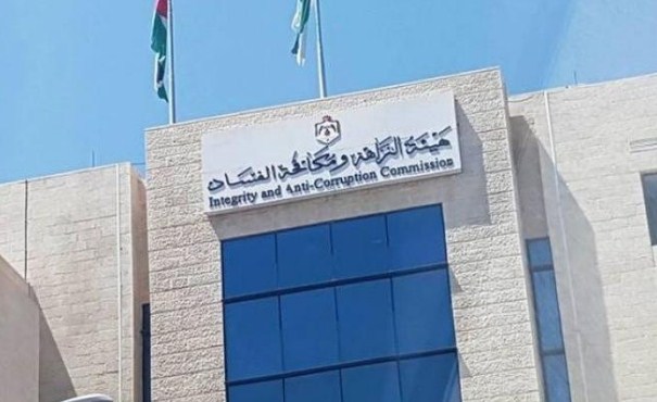فريق تحقيقي من ’مكافحة الفساد‘ يداهم